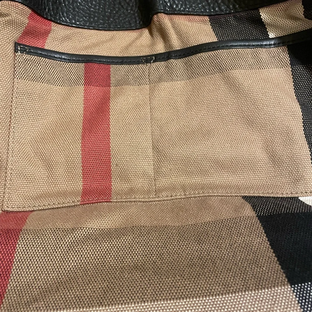 Authentic Burberry Maidstone Large Leather Tote - Picture 10 of 14
